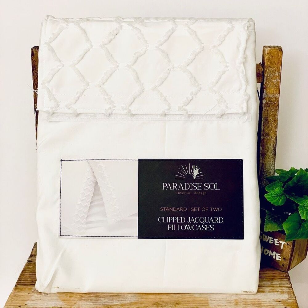 NWT PARADISE SOL Set of 2 White 20”x30” Standard clipped jacquard pillow cases